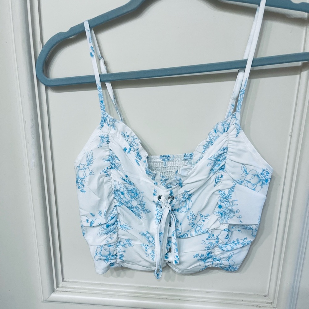 Cider White and Blue Floral Ruched Crop Top Small